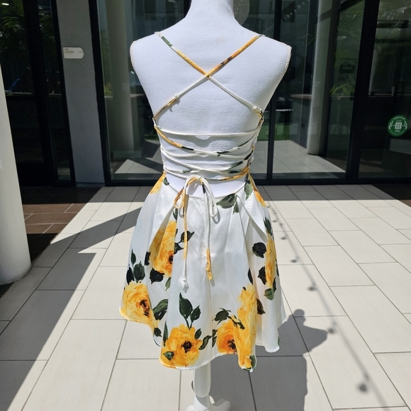 Windsor ✦ Floral Fit & Flare Dress ✦ White & Yellow Summer Print w/ Lace-Up Back - Picture 5 of 17